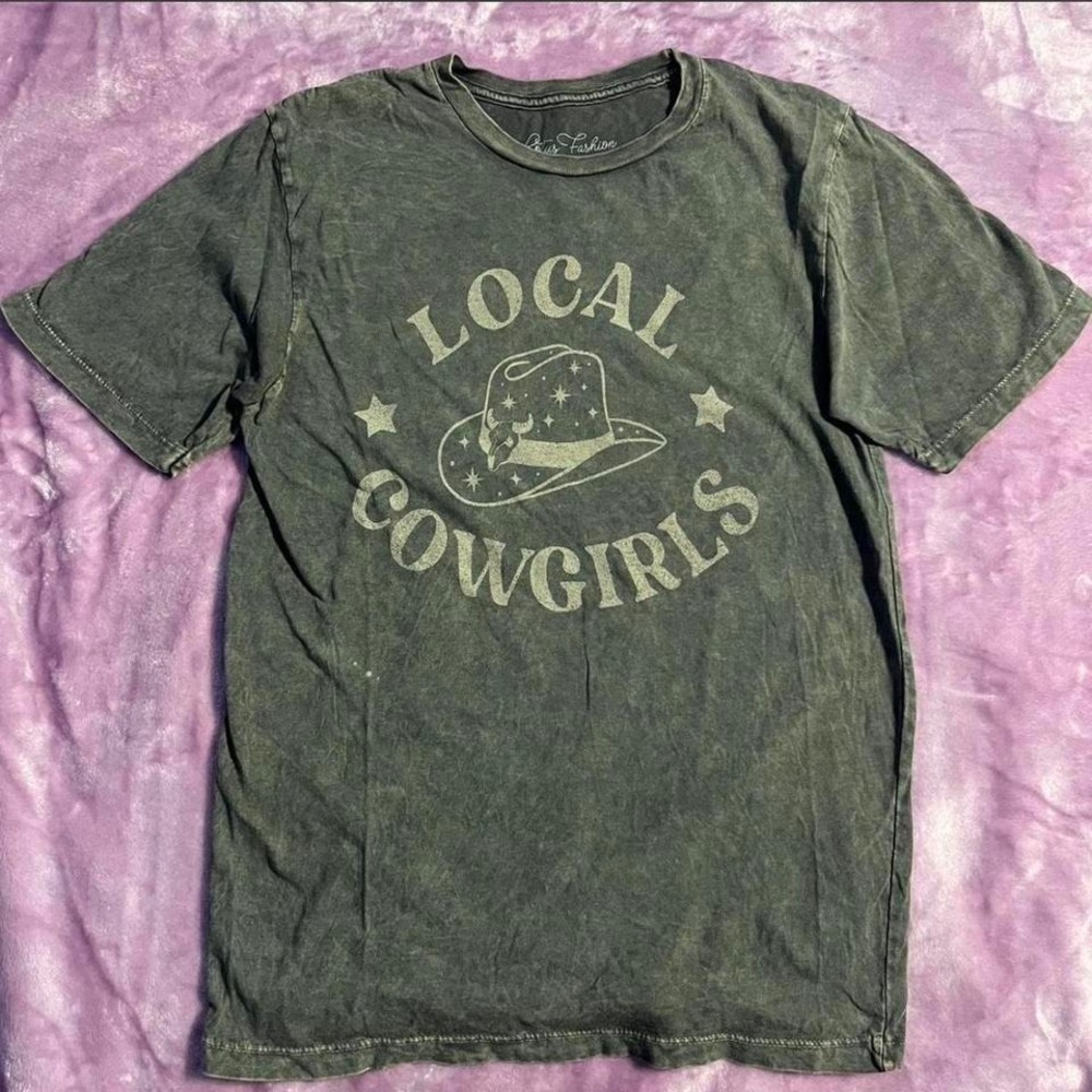 Really cool Lotus fashion Local Cowgirls nice grey faded tshirt size Small